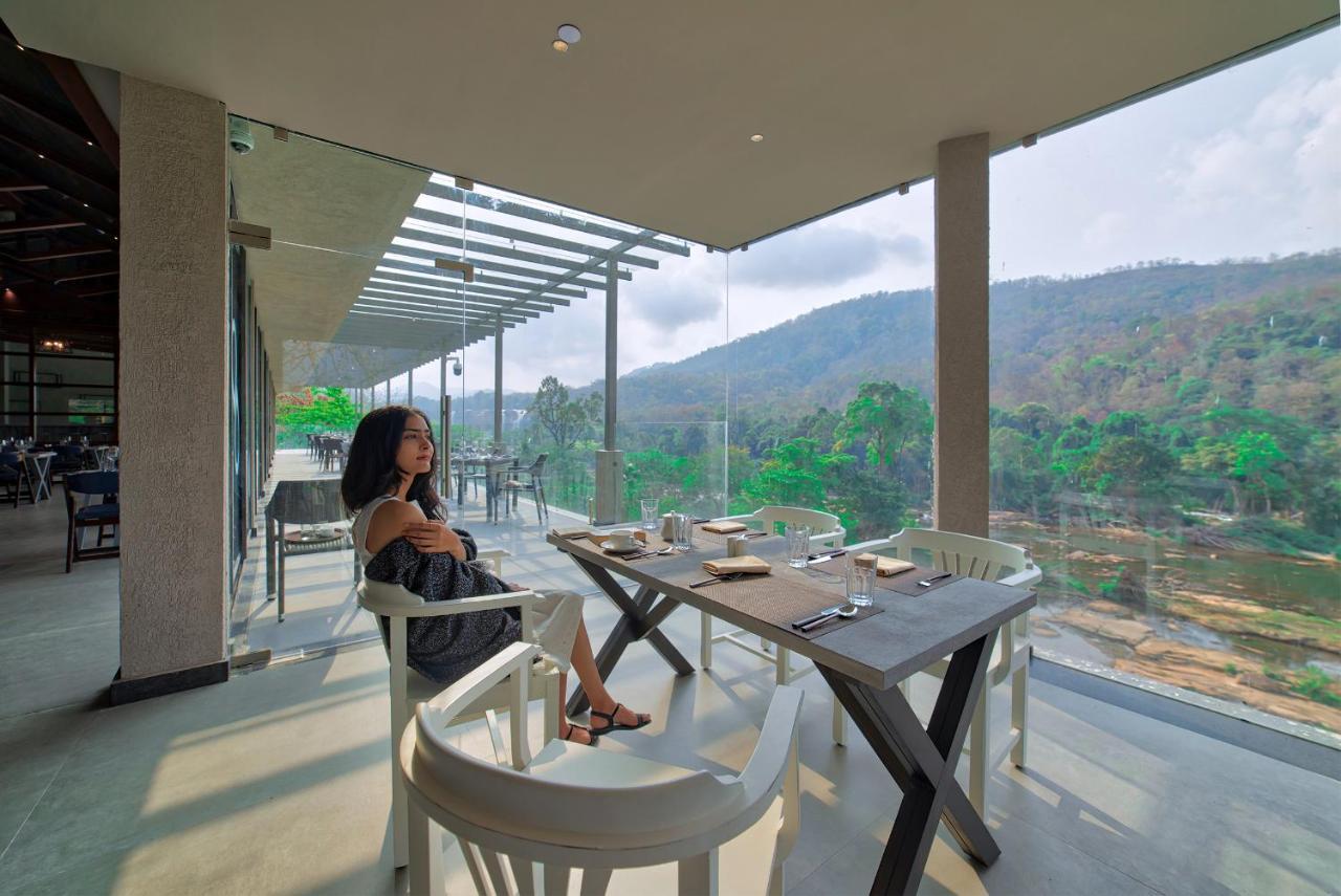 Niraamaya Retreats Samroha Athirappilly Exterior foto