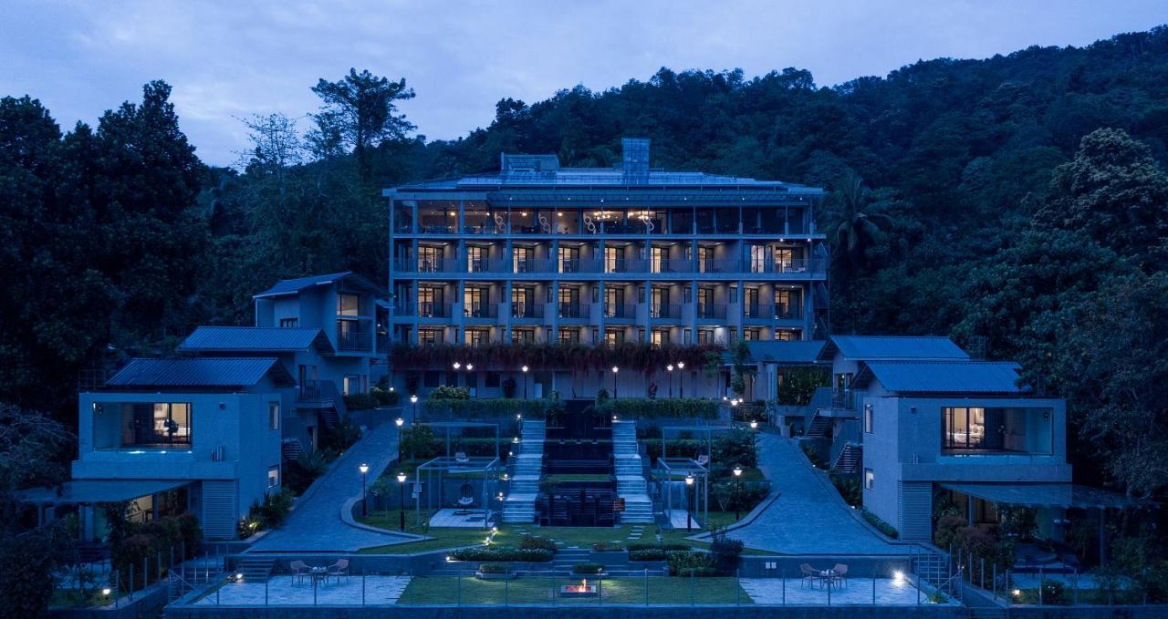 Niraamaya Retreats Samroha Athirappilly Exterior foto