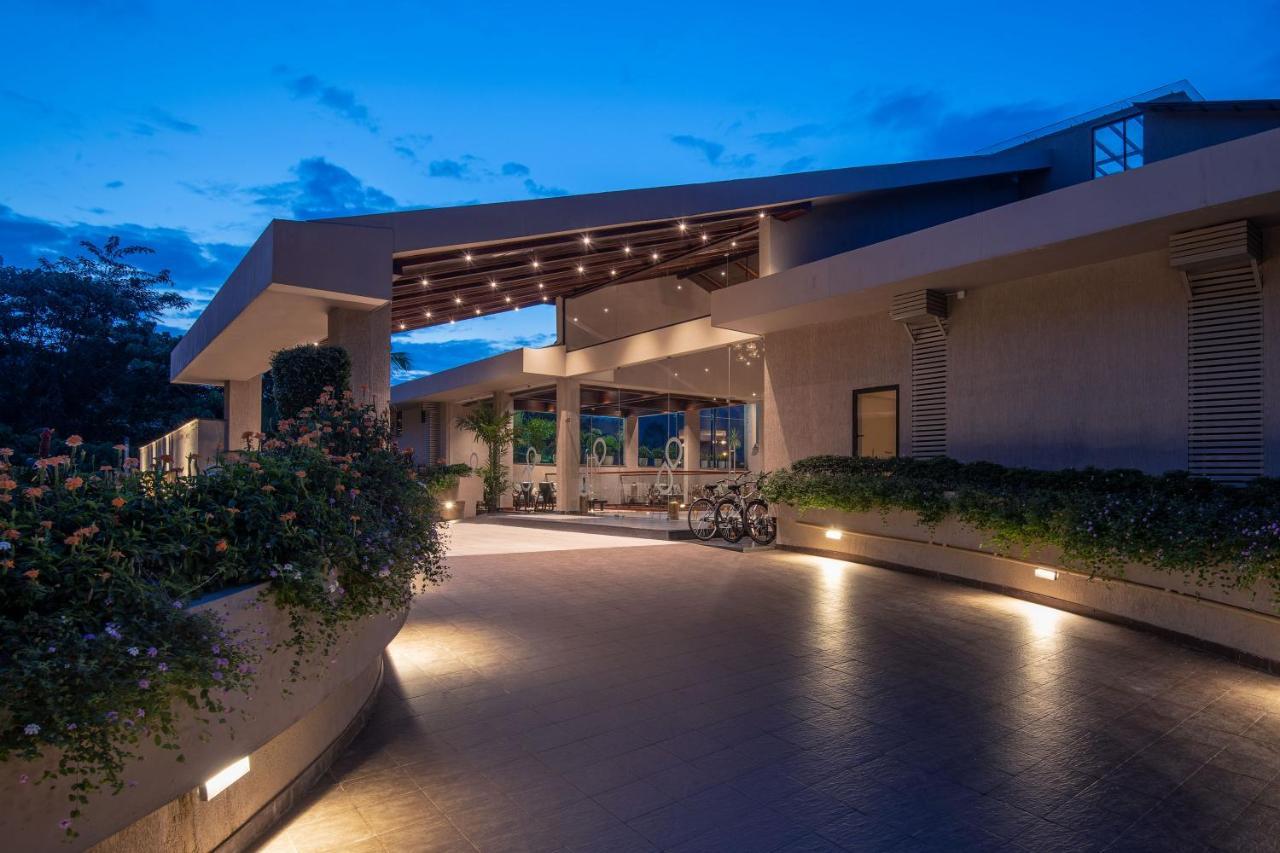 Niraamaya Retreats Samroha Athirappilly Exterior foto