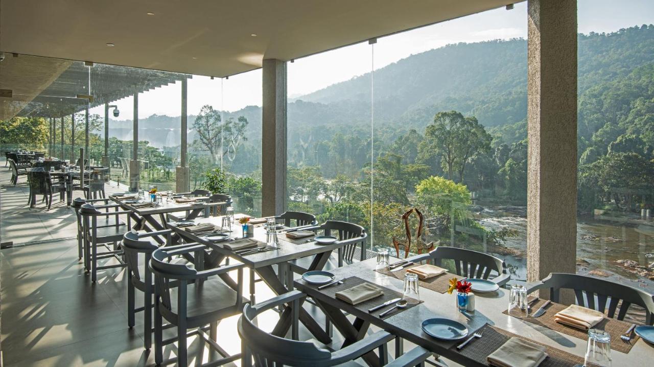 Niraamaya Retreats Samroha Athirappilly Exterior foto